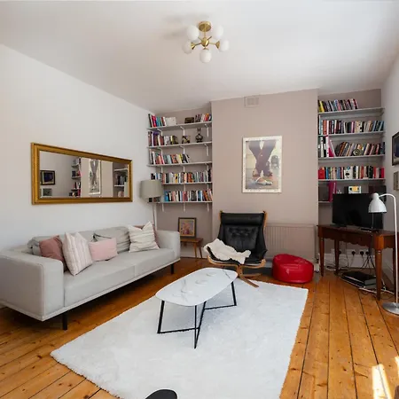 Stylish Boutique Apartment Near Tufnell Park Station, 2 Spacious Bedrooms, Residential Area With Easy Access To Central London